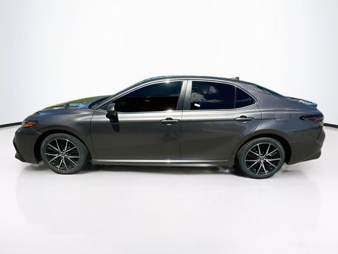 Used 2021 Toyota Camry SE FWD image 4