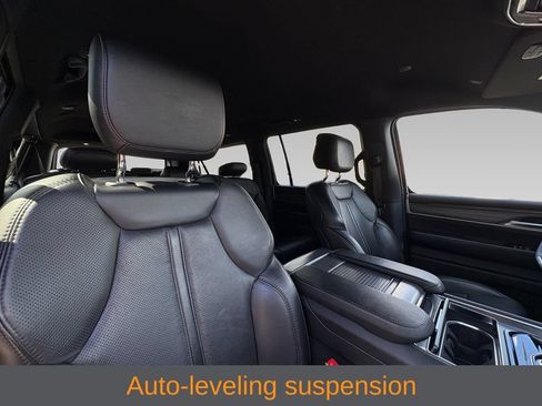 Certified 2024 Jeep Wagoneer L Series III w/ Flexible Seating Group AWD/4WD image 8