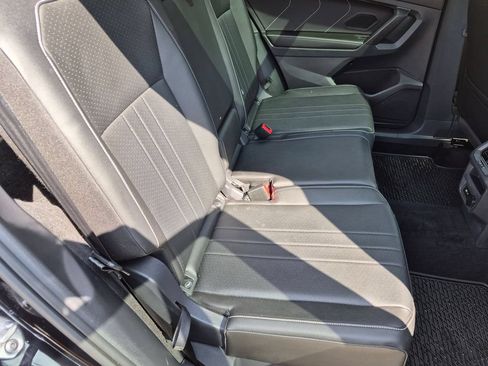 Used 2022 Volkswagen Tiguan SE w/ Panoramic Sunroof Package AWD/4WD image 25