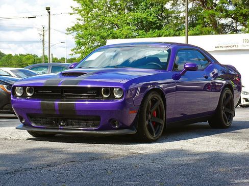 Used 2018 Dodge Challenger SRT w/ Technology Group RWD image 10
