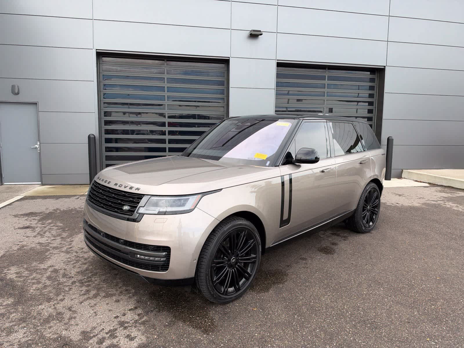 Used 2023 Land Rover Range Rover Autobiography AWD/4WD image 1