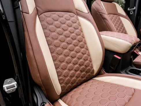 Used 2025 Jeep Wrangler Unlimited Rubicon w/ Technology Group image 19