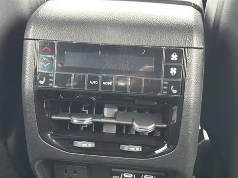 Used 2025 Jeep Grand Cherokee L Limited w/ Luxury Tech Group II AWD/4WD image 46