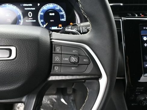 Used 2023 Jeep Grand Cherokee Altitude AWD/4WD image 27