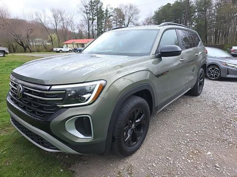 Certified 2025 Volkswagen Atlas Peak Edition SE image 1