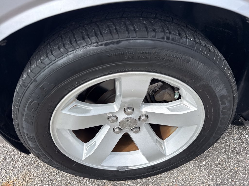 Used 2014 Dodge Challenger SXT RWD image 10
