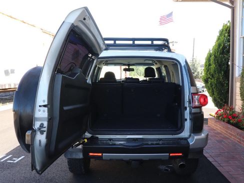 Used 2010 Toyota FJ Cruiser 4WD image 39