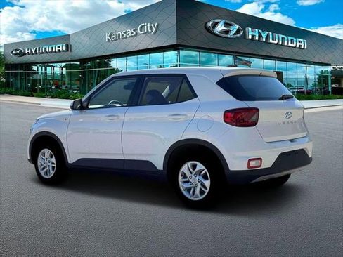 New 2026 Hyundai Venue SE FWD image 4