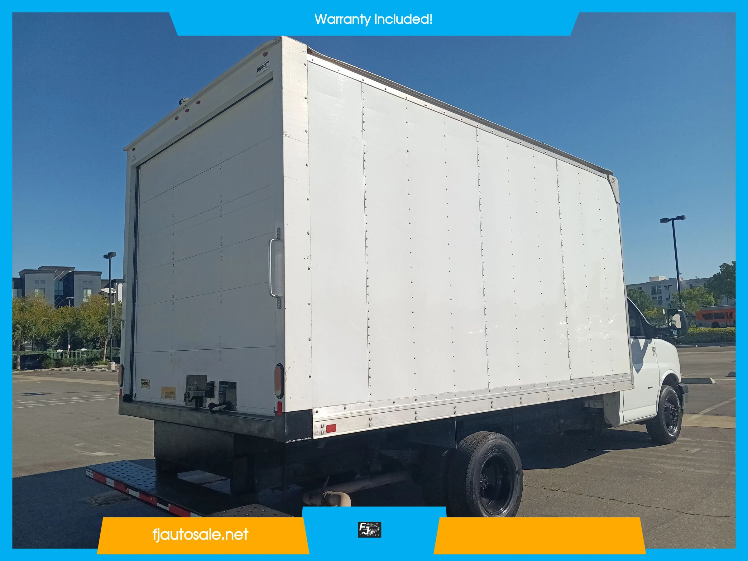 Used 2018 Chevrolet Express 3500 w/ Chrome Appearance Package RWD image 11