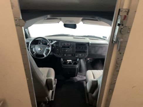 Used 2022 Chevrolet Express 4500 w/ Power Convenience Package RWD image 17