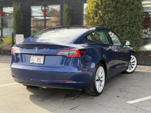 Used 2022 Tesla Model 3 Standard Range image 12