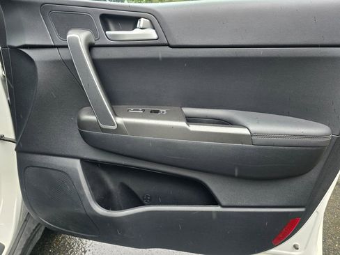 Used 2022 Kia Sportage LX image 18