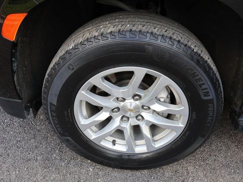 Used 2023 Chevrolet Suburban LS RWD image 32