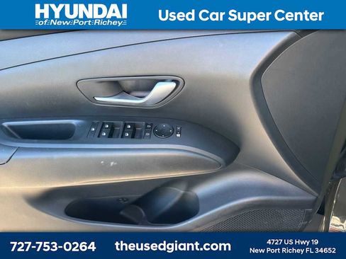 Used 2025 Hyundai Tucson SE image 9