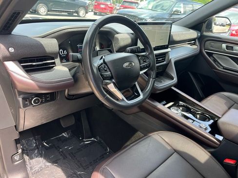 Certified 2025 Ford Explorer Platinum w/ Ultimate Package AWD/4WD image 25