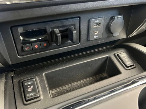 Used 2017 Nissan Titan SV AWD/4WD image 30