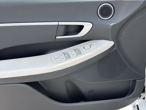 Used 2025 Hyundai Sonata SEL FWD image 13