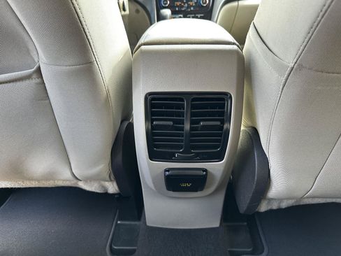 Used 2017 Ford Escape SE w/ SE Cold Weather Package AWD/4WD image 21