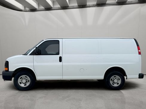 Used 2016 Chevrolet Express 2500 RWD image 3