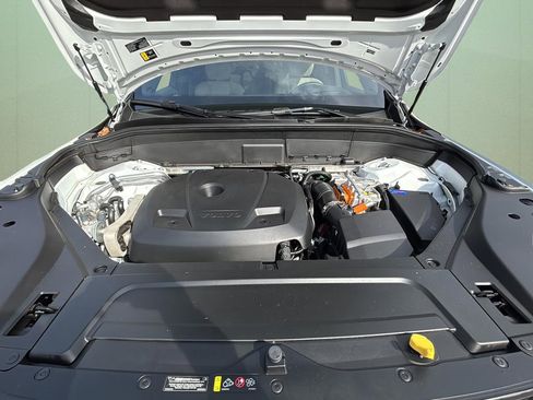 Used 2025 Volvo XC90 T8 Ultra image 12