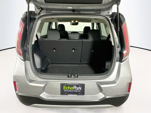 Used 2025 Kia Soul LX w/ LX Technology Package FWD image 27