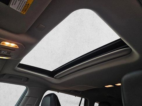 Used 2020 Toyota Highlander XLE image 16