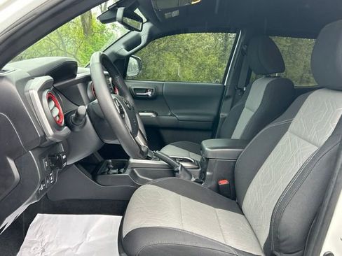 Used 2023 Toyota Tacoma TRD Sport w/ Technology Package AWD/4WD image 10