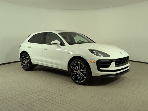 Certified 2025 Porsche Macan S AWD/4WD image 7
