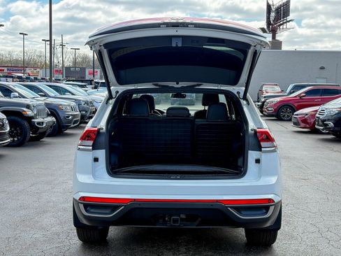 Used 2025 Volkswagen Atlas Cross Sport SE w/ Panoramic Sunroof Package FWD image 34