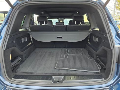 Used 2023 Mercedes-Benz GLB 250 4MATIC w/ Premium Package image 11
