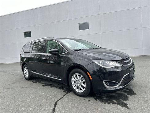 Used 2020 Chrysler Pacifica Touring-L image 7