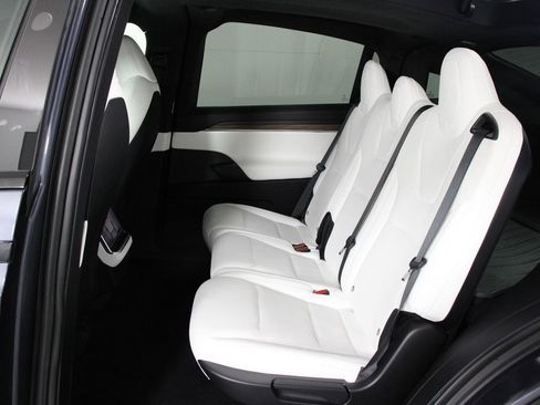 Used 2023 Tesla Model X Standard Range image 29