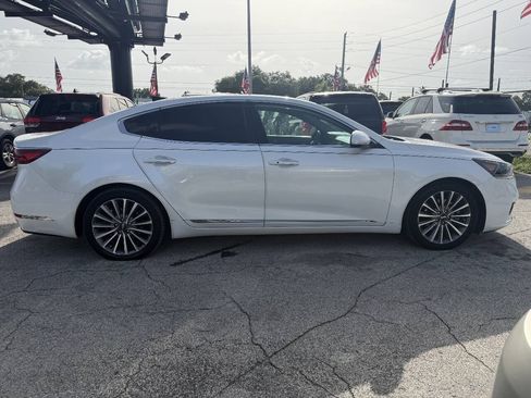 Used 2017 Kia Cadenza Premium w/ Luxury Package FWD image 8
