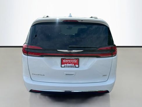 Used 2022 Chrysler Pacifica Touring-L AWD/4WD image 7