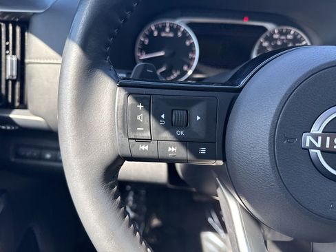 Used 2023 Nissan Pathfinder SL AWD/4WD image 15