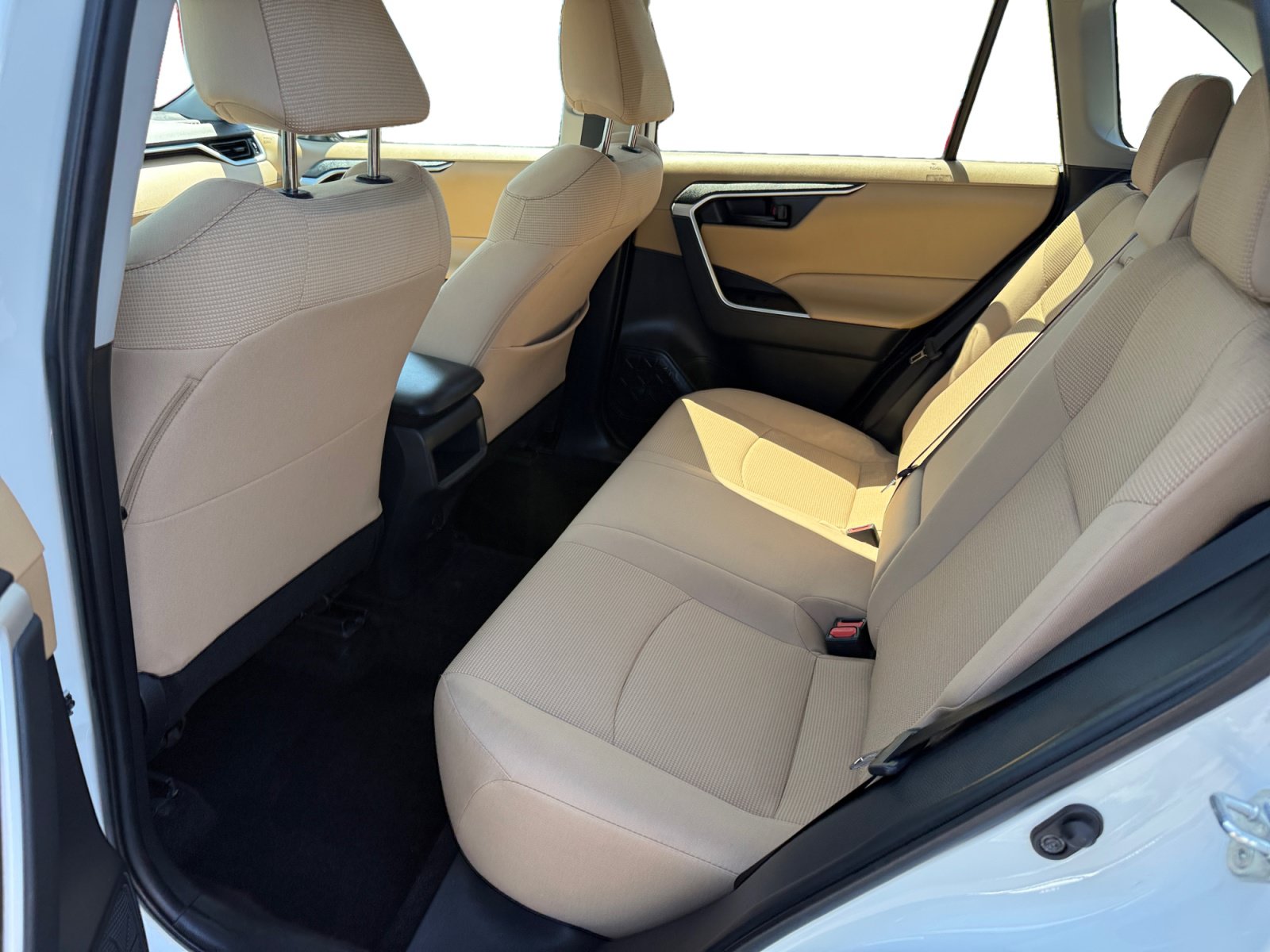 Used 2021 Toyota RAV4 LE FWD image 16