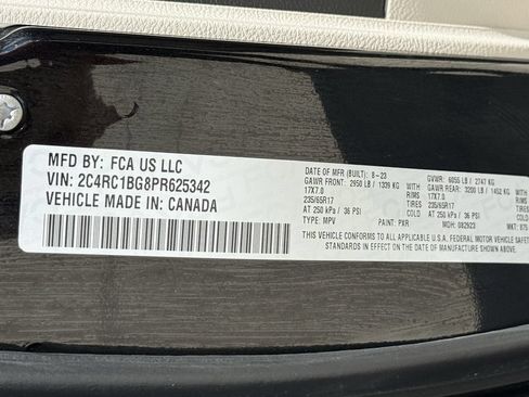 Used 2023 Chrysler Pacifica Touring-L FWD image 31