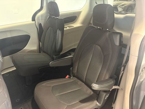 Used 2023 Chrysler Voyager LX FWD image 10