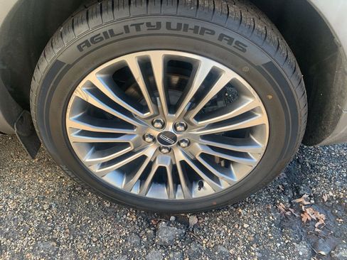 Used 2016 Lincoln MKX Reserve w/ Driver Assistance Package image 9