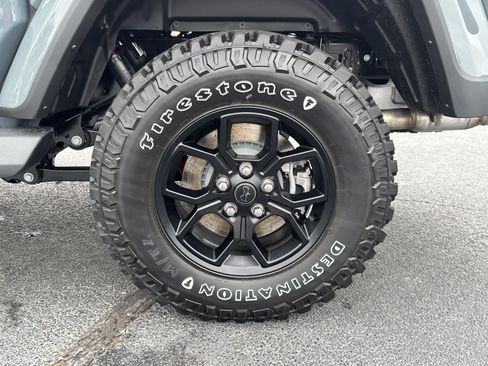 New 2025 Jeep Gladiator High Tide image 20