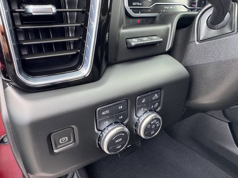 Used 2024 GMC Sierra 3500 Denali w/ Denali Reserve Package AWD/4WD image 24