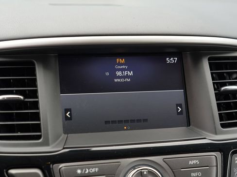 Used 2020 Nissan Pathfinder S AWD/4WD image 23