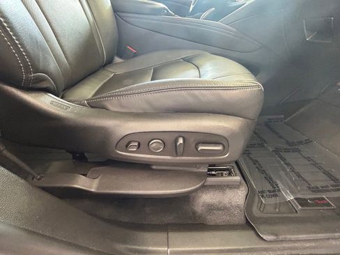 Used 2020 Buick Enclave Avenir w/ Avenir Technology Package FWD image 25