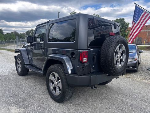 Used 2017 Jeep Wrangler Sahara w/ Connectivity Group AWD/4WD image 3