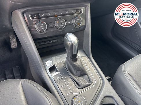 Used 2020 Volkswagen Tiguan SE AWD/4WD image 10