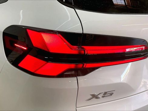 Certified 2025 BMW X5 xDrive40i w/ M Sport Package image 31