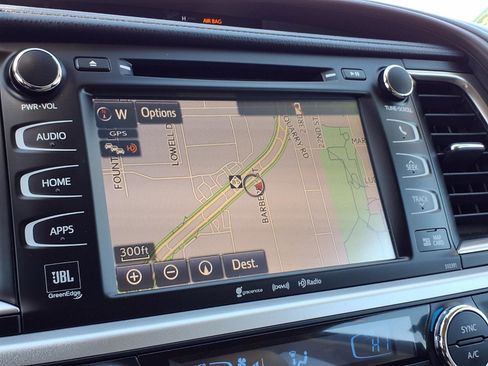 Used 2019 Toyota Highlander Limited image 10