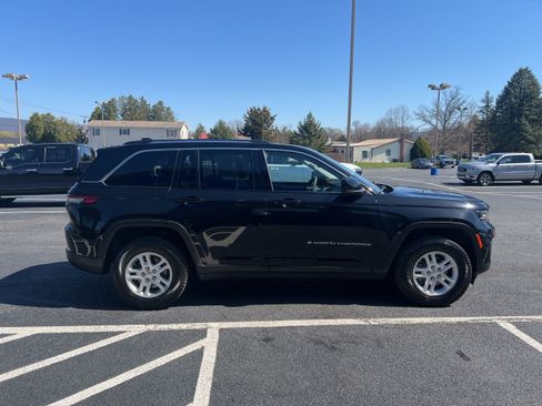 Used 2023 Jeep Grand Cherokee Laredo w/ Trailer Tow Prep Group (B) image 7