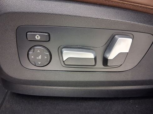 Used 2022 BMW X5 xDrive40i w/ M Sport Package image 13