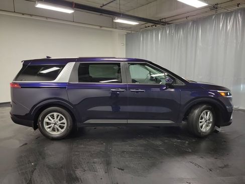Used 2024 Kia Carnival LX image 9